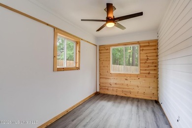 Adorable home in Diamondhead featuring stainless steel - photo 16