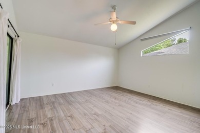 Adorable home in Diamondhead featuring stainless steel - photo 17