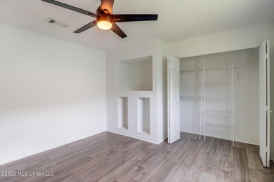 Adorable home in Diamondhead featuring stainless steel - photo 23
