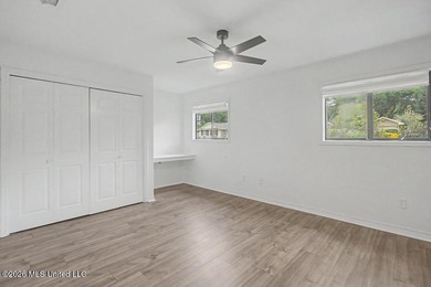 Adorable home in Diamondhead featuring stainless steel - photo 24