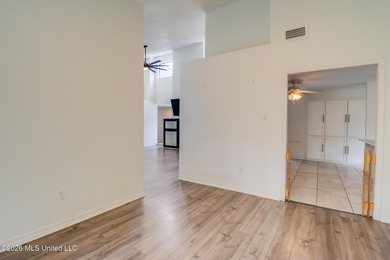 Adorable home in Diamondhead featuring stainless steel - photo 28