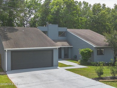 Adorable home in Diamondhead featuring stainless steel - photo 31