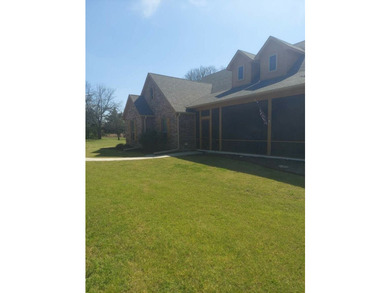 This is a beautiful property. House is in great condition and - photo 3