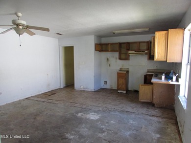 INCOME OPPORTUNITY! Half of a 3/2 duplex, 1073 sqft, with newer - photo 2