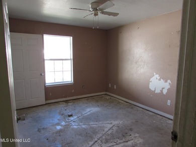 INCOME OPPORTUNITY! Half of a 3/2 duplex, 1073 sqft, with newer - photo 4