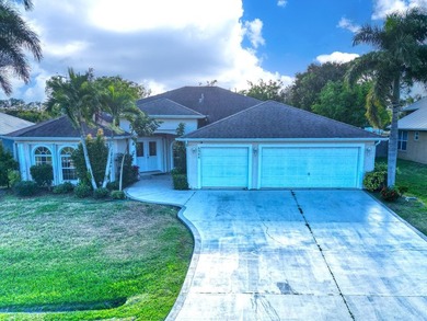 Spacious and well-designed 4-bedroom, 3-bath home with a 3-car - photo 40