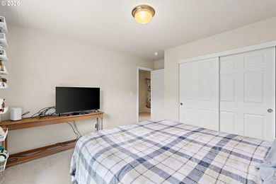 Welcome home to this beautifully maintained 3-bedroom, 2.5-bath - photo 21