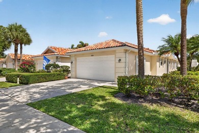 Light and bright 2BR/2BA/1CG home in desirable Palm City. This 1 - photo 2