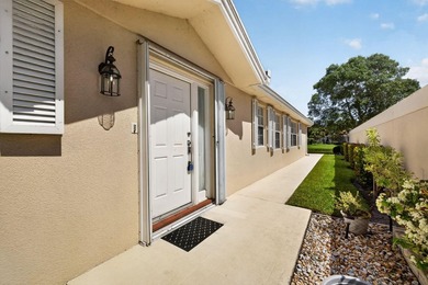 Light and bright 2BR/2BA/1CG home in desirable Palm City. This 1 - photo 3