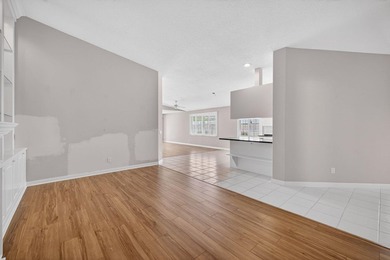 Light and bright 2BR/2BA/1CG home in desirable Palm City. This 1 - photo 8