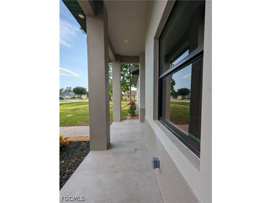 Move in ready! Beautiful new custom upgraded open floor plan - photo 3