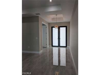 Move in ready! Beautiful new custom upgraded open floor plan - photo 4