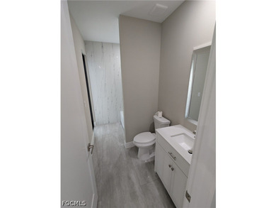 Move in ready! Beautiful new custom upgraded open floor plan - photo 9