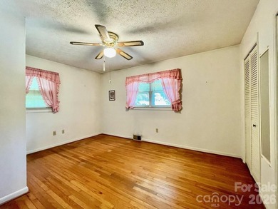 This charming home is in a prime location with no HOA fees and - photo 12