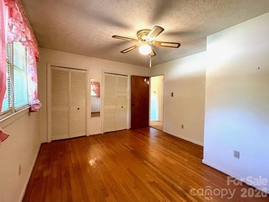 This charming home is in a prime location with no HOA fees and - photo 13