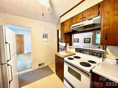 This charming home is in a prime location with no HOA fees and - photo 20