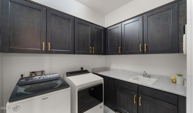 Beautifully upgraded Blandford home offering 3 BRs and 3 full - photo 27