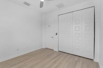 Gorgeous, modern 4 bd/ 3.5 bath end unit townhome in the heart - photo 27