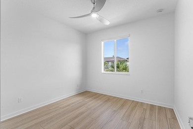 Gorgeous, modern 4 bd/ 3.5 bath end unit townhome in the heart - photo 28