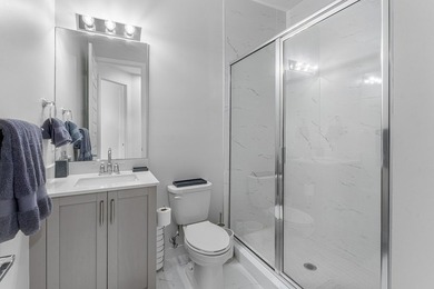 Gorgeous, modern 4 bd/ 3.5 bath end unit townhome in the heart - photo 30