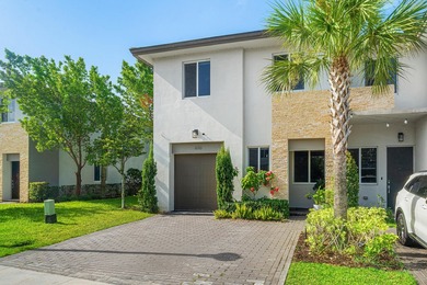 Gorgeous, modern 4 bd/ 3.5 bath end unit townhome in the heart - photo 35