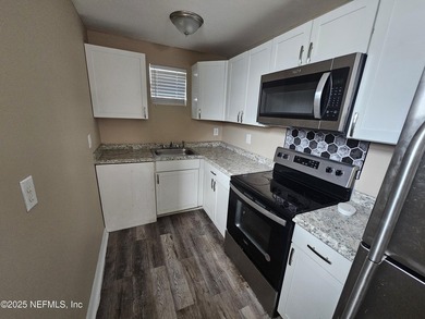 Both units are vacant*** Each unit has its own meter, HVAC, etc - photo 10