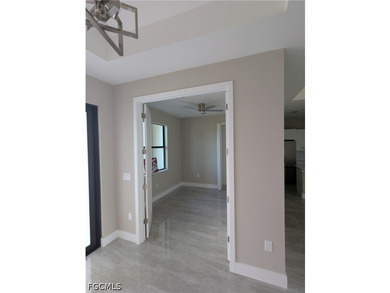 Move in ready! Beautiful new custom upgraded open floor plan - photo 3