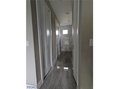 Move in ready! Beautiful new custom upgraded open floor plan - photo 9