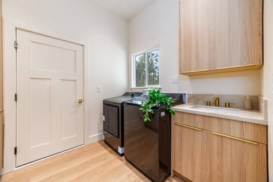 Welcome to Your Dream Home! Experience modern luxury at its - photo 10