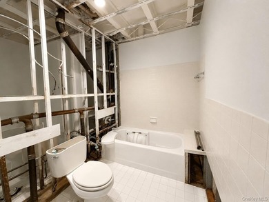 GROUND FLOOR apartment with sun drenched balcony and private - photo 12