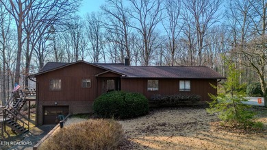 Prime location meets endless potential! This well maintained 3 - photo 3