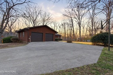 Prime location meets endless potential! This well maintained 3 - photo 5