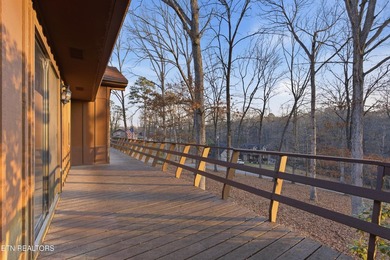 Prime location meets endless potential! This well maintained 3 - photo 8
