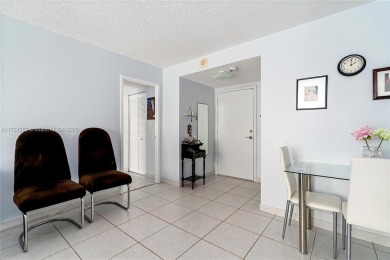 Beautifully renovated 2 bedrooms 1.5 bathroom unit in the heart