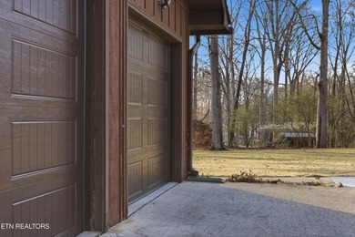 Prime location meets endless potential! This well maintained 3 - photo 10