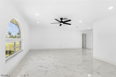 Showings must be scheduled with Showingtime. Exquisite 3-bedroom - photo 6