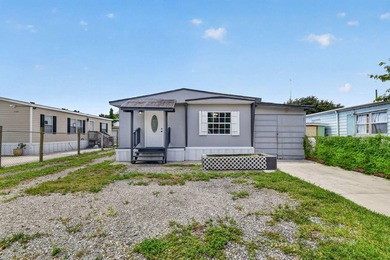 Spacious, Open and Newly Renovated 3BR /2BA home w/ contemporary - photo 1