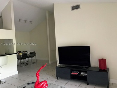 INVESTOR WANTED! LARGE 2/2, THIRD FLOOR, OPEN KITCHEN, LARGE - photo 4