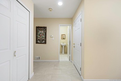 Oceanside - Brower Oakview Condominium - Beautiful 3-bedroom, 2 - photo 14