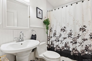 This bright and spacious commuter's dream offers everything you - photo 10