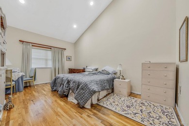 Oceanside - Brower Oakview Condominium - Beautiful 3-bedroom, 2 - photo 25