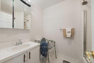 Oceanside - Brower Oakview Condominium - Beautiful 3-bedroom, 2 - photo 27