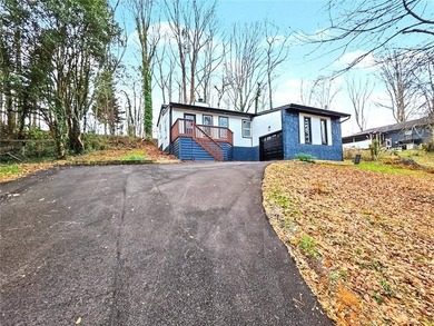 This beautifully updated split-level home offers 3 bedrooms and - photo 28