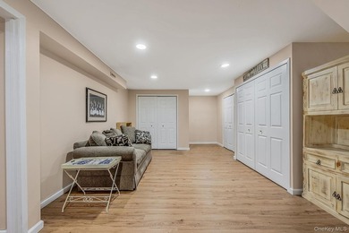 Oceanside - Brower Oakview Condominium - Beautiful 3-bedroom, 2 - photo 35