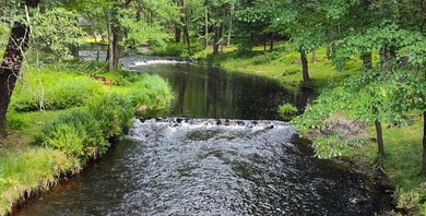 Deerfield Lake Lot For Sale in Lake Ariel Pennsylvania