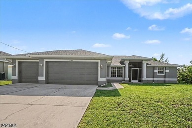 WATERFRONT POOL HOME WITH ROOM TO MAKE IT YOUR OWN! This - photo 1