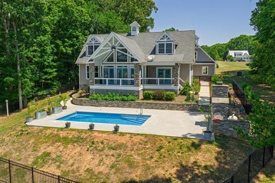 Beautiful custom-built lake retreat situated on a private 1.18 - photo 12