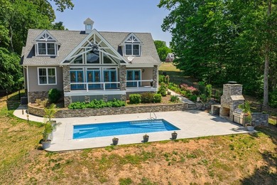Beautiful custom-built lake retreat situated on a private 1.18 - photo 13
