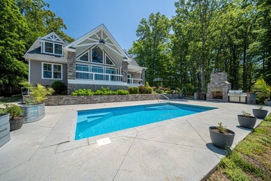 Beautiful custom-built lake retreat situated on a private 1.18 - photo 14