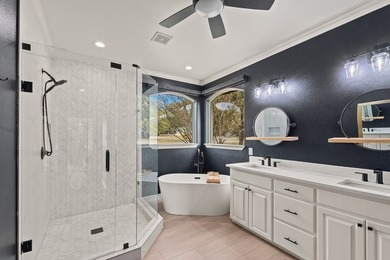 Stunningly renovated waterfront 2,920 sq ft home in Gun Barrel - photo 16